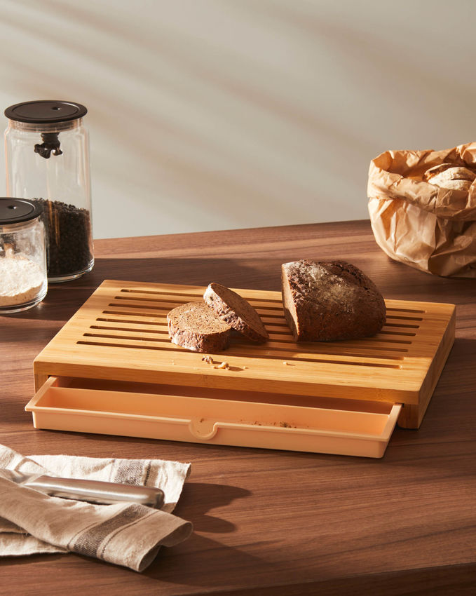 Alessi Brotschneidebrett aus Bambusholz für stilvolles Servieren und Schneiden.3